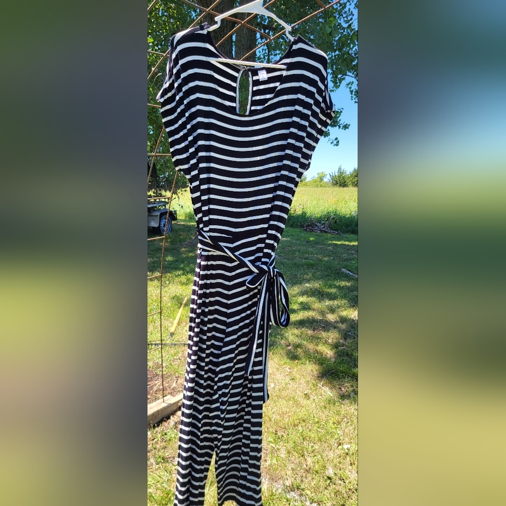 Old Navy Women XL Black White Stripe Short Sleeve Tie Wide Leg Crop Jumpsuit